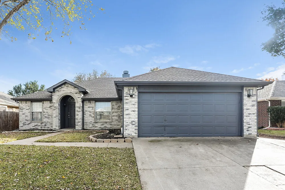 3 bed, 2.0 bath, 1616 sqft, $2,410 — Photo 1