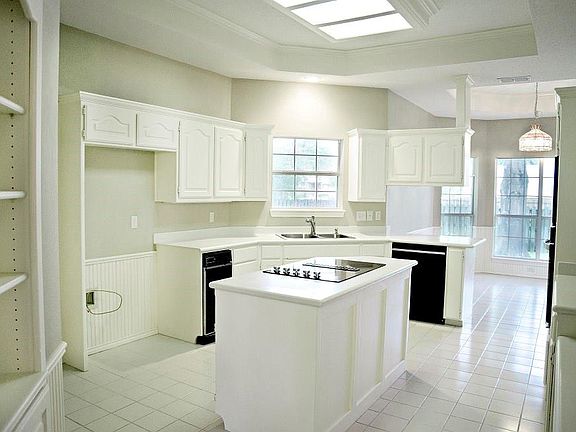 5th image of 1110 Lonnie Dr