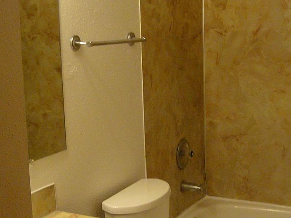 3rd image of 905 18th St NE APT C