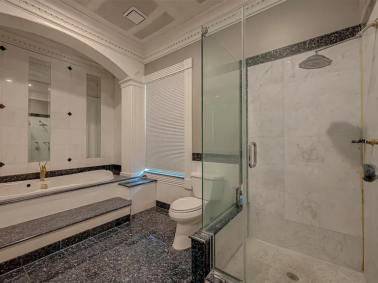 12445 Memorial Dr — Photo 31