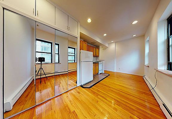 4th image of 249 E 53rd St APT 3d