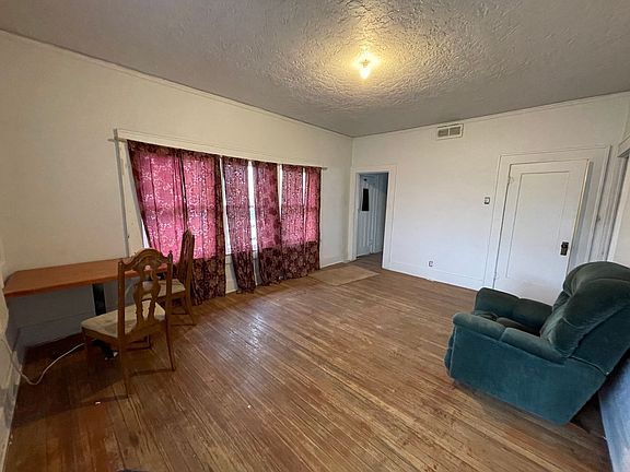 4th image of 300 E 5th St Unit B