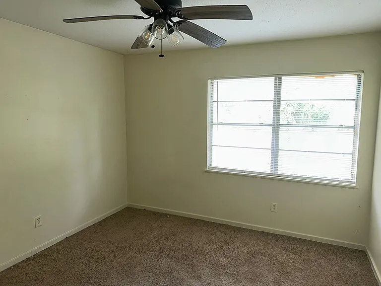 1430 Dianne Dr — Photo 4