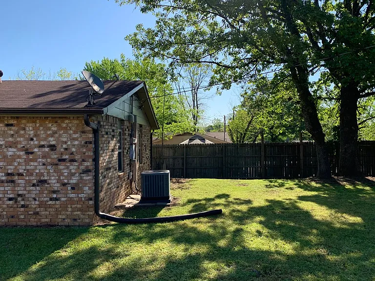 102 Heather Dr — Photo 23