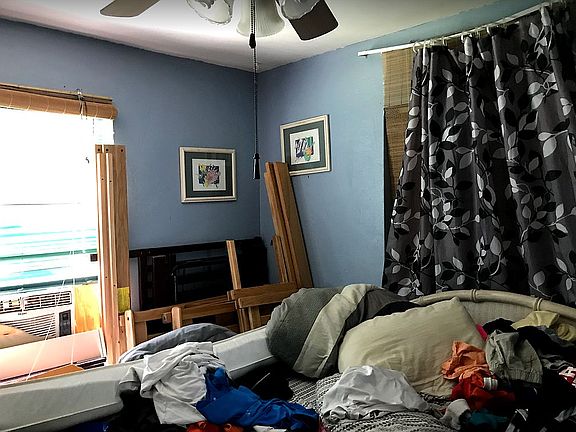 3rd image of 205 SE Abeto Ln
