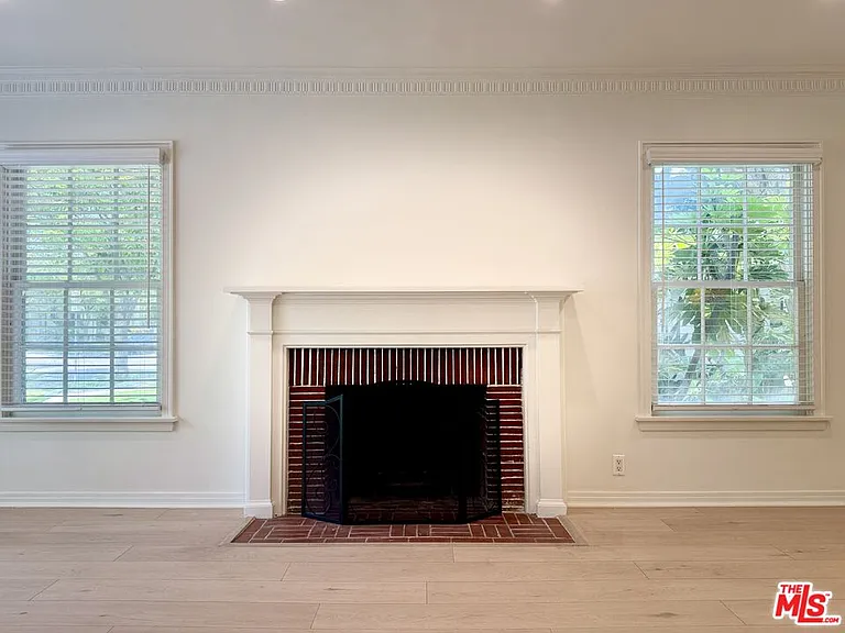 408 1/2 S Spalding Dr — Photo 8