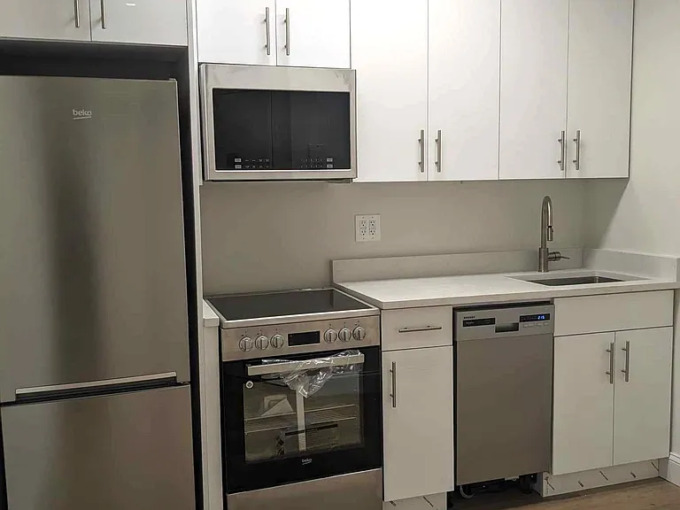 441 W 50th St #4E — Photo 1