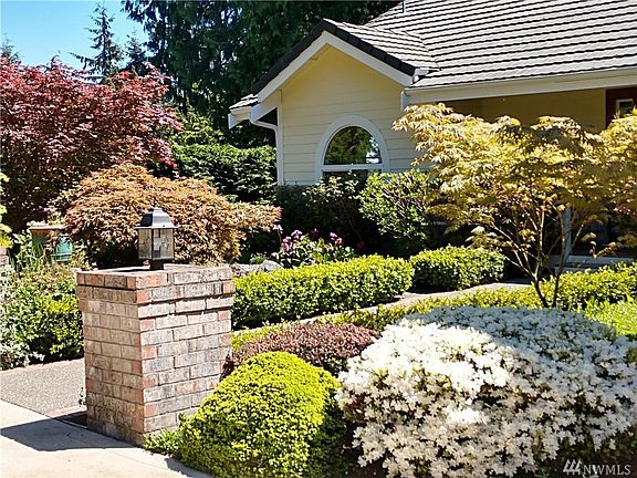 Established, easy care gardens makes quite the entry!