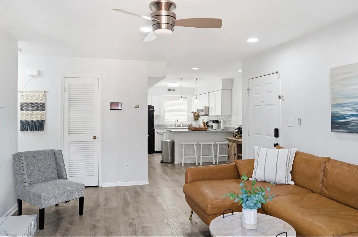 2 bed, 1200 sqft, $2,450 — Photo 3