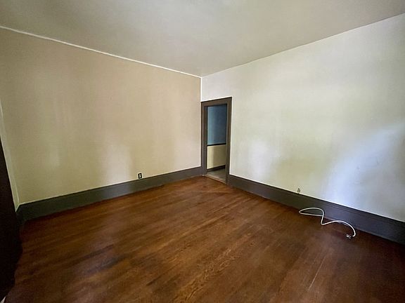 5th image of 547 Lakeview Ave N #1