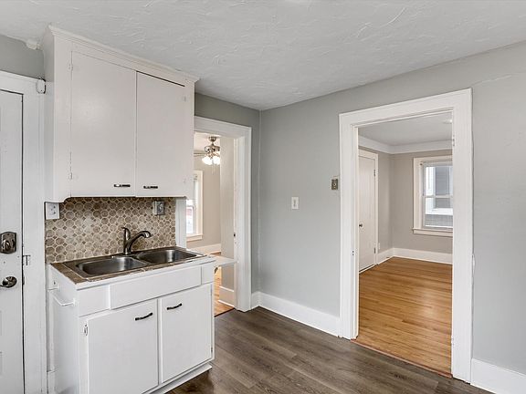 3rd image of 1565 Oak St #2