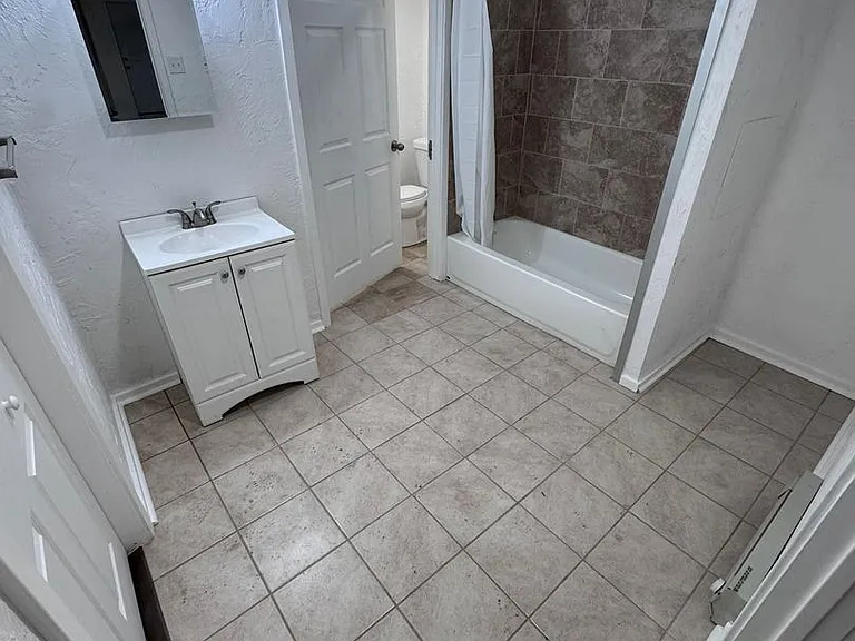 2918 Walnut St — Photo 8