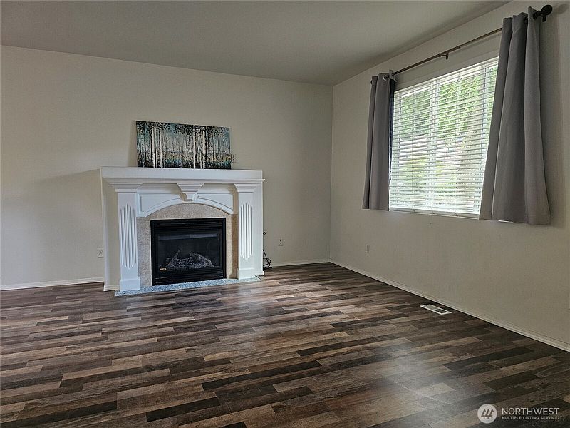3rd image of 8712 Oslo Lane NE