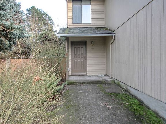 2nd image of 605 SE 131st Ct