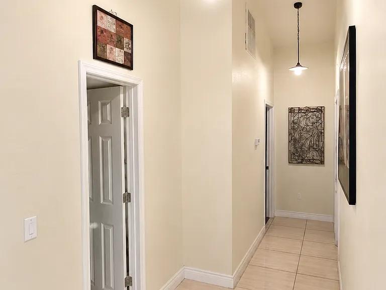1131 Dogwood Ave — Photo 3