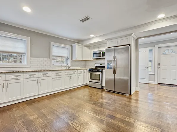 632 Main St, Pt Jefferson, NY