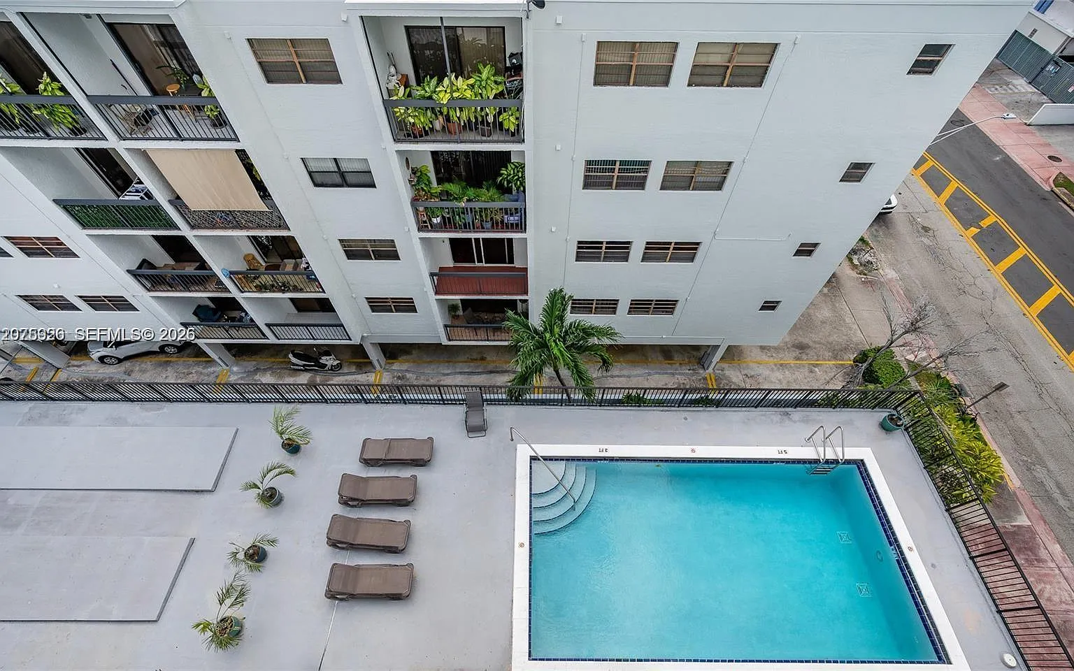 Baycourt Towers Condo — Photo 3