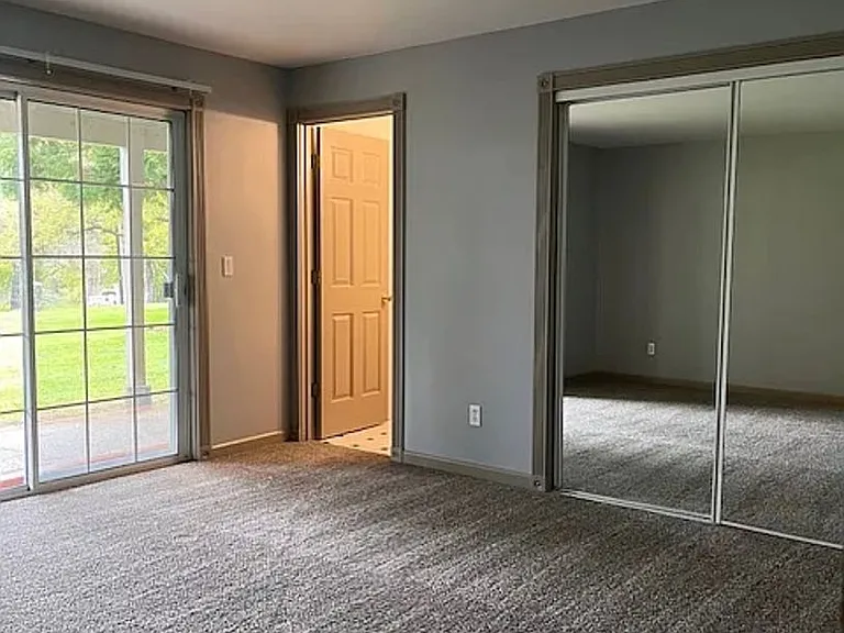 877 Conifer Ln — Photo 5