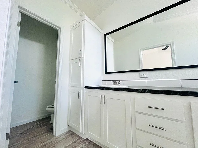 Dwelling at New Braunfels — Photo 45
