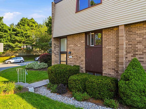 3rd image of 1 Forestside Cres