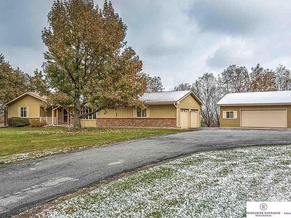 2nd image of 3010 Birchwood Dr