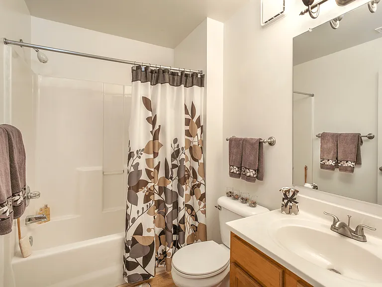 Bridgeport Apartments — Photo 27