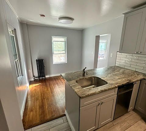 3rd image of 75 Stafford St #71