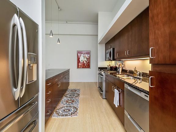 5th image of 111 10th St Unit 204