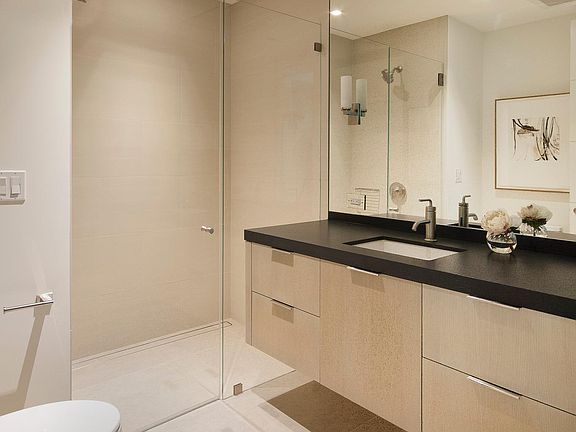 4th image of 702 Oak Grove Ave APT 2