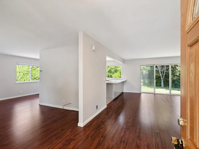 866 Woodland Ct — Photo 8
