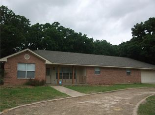 225 Chambers Dr, Alvarado, TX 76009