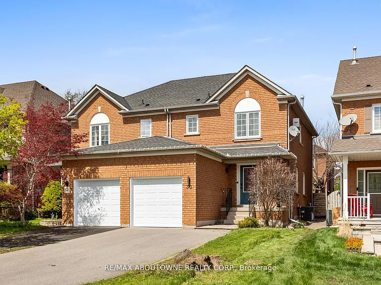 30 Harnesworth Cres — Photo 1