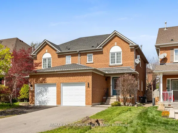 30 Harnesworth Cres, Hamilton, ON L8B 0J3