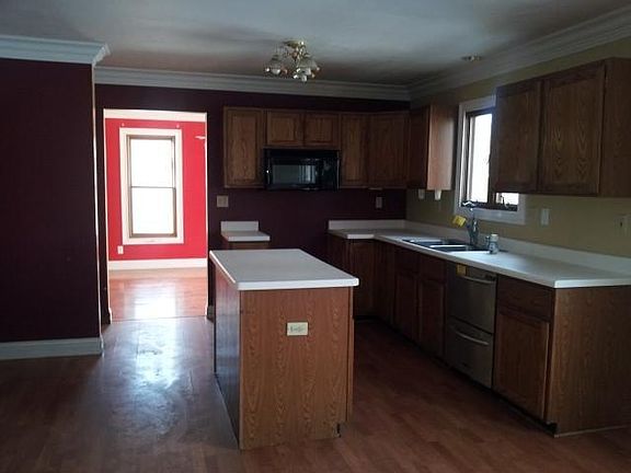 5th image of 689 N School St