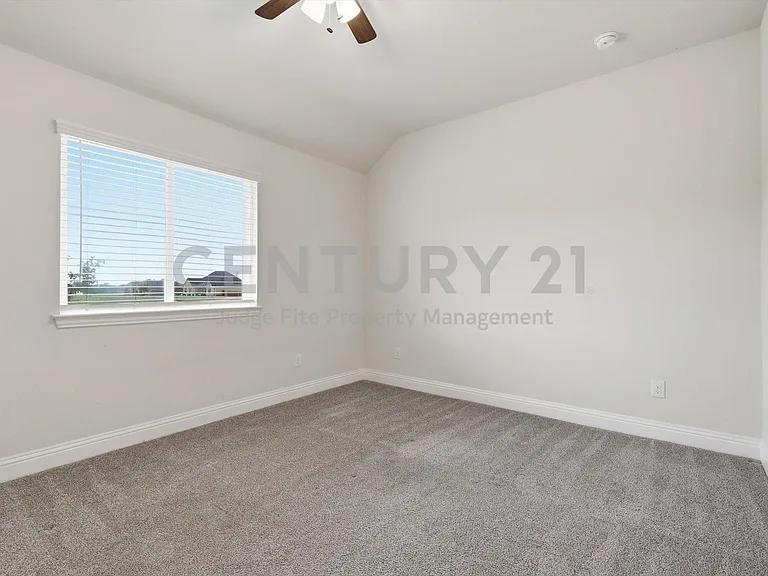 5013 Diamond Dr — Photo 32