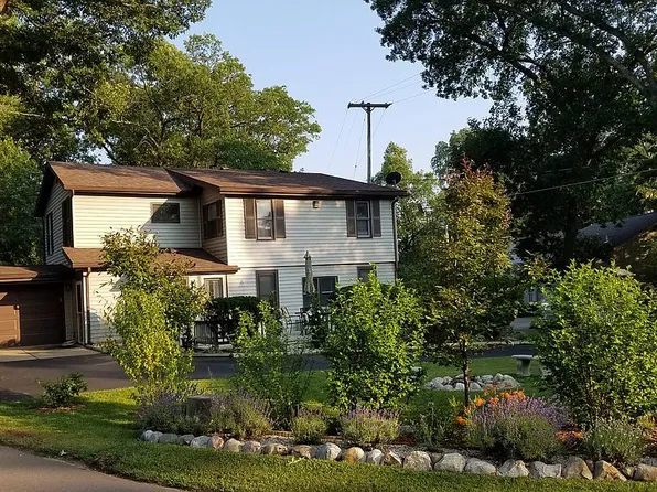 1518 Burlington Dr, Hickory Corners, MI 49060