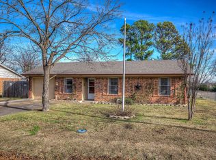 307 E McCoulskey St, Terrell, TX 75160