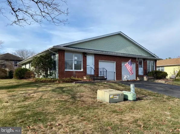 22 Magnolia Rd, Manahawkin, NJ 08050