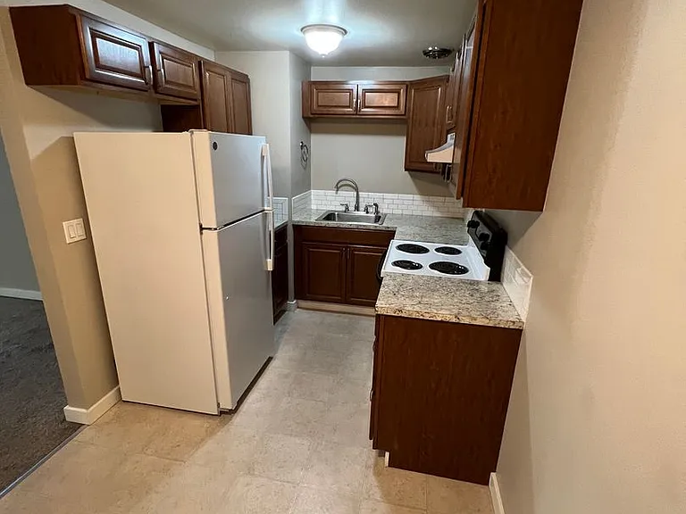 Bonneville Apartments — Photo 8