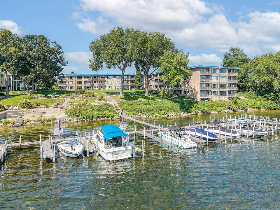 Minnetonka Edgewater Apartments and Boat Slips