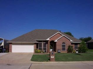 301 Carnation Ln, Hurst, TX 76053