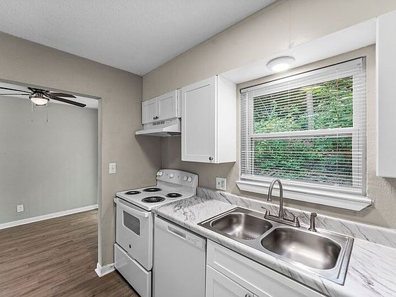 3rd image of 912 Donaldson Rd #107