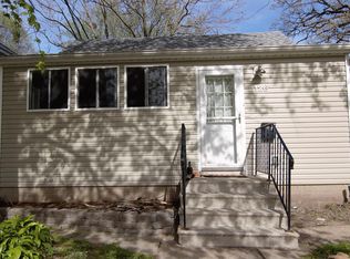 1126 12th St NE, Cedar Rapids, IA 52402