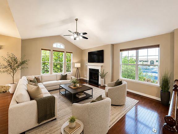 3rd image of 526 Grosvenor Ln
