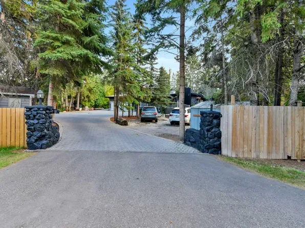 9 NE Cronquist Close, Red Deer, AB T4N 1E3