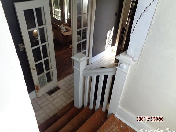 2nd image of 4314 Woodlawn Dr