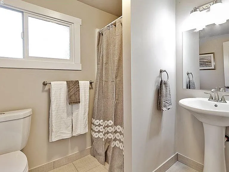 10044 SW 35th Ave — Photo 6