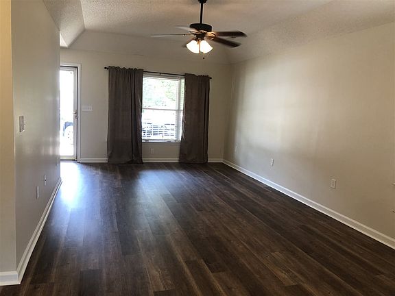 3rd image of 410 W Pointe Dr