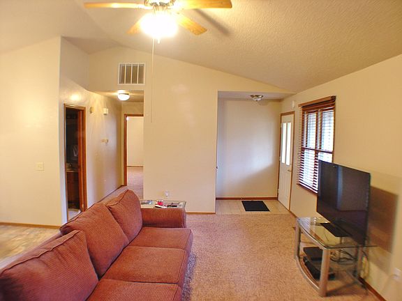 5th image of 22 Windermere Ln