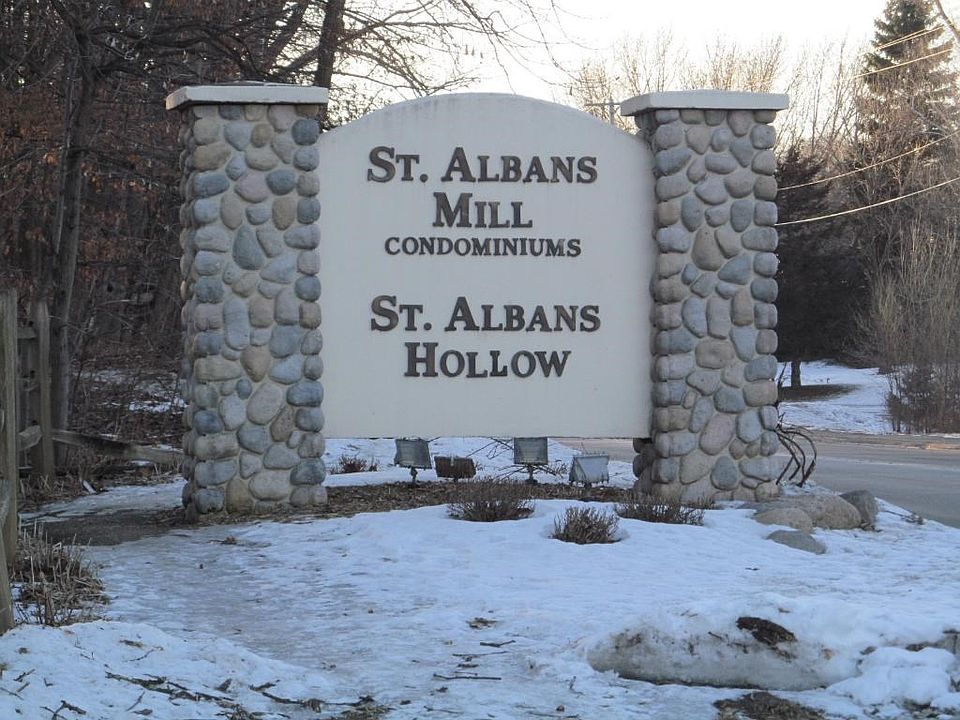 Conveniently located in Hopkins Schools with Minnetonka address.